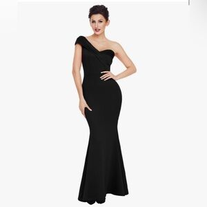 Elegant Black One-Shoulder Gown